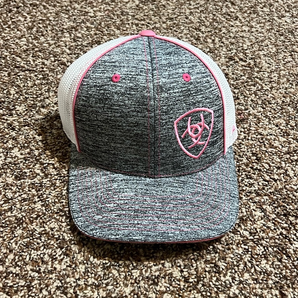 Ariat Hat, clean no makeup stains, worn once